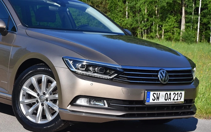 Volkswagen Passat cena 65700 przebieg: 227000, rok produkcji 2016 z Chełmża małe 781